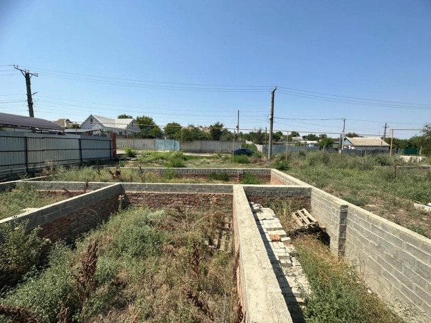 Купить земельный участок на улице Заречная в Республике Калмыкия. Вариант № 7947, 3, площадь -  квм, цена 2400000 рублей