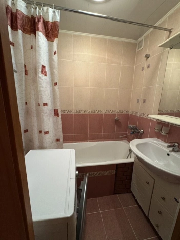 Снять квартиру у метро Площадь Маркса в Новосибирске. Вариант № 9545953, 5, площадь -  квм, цена 40000 рублей