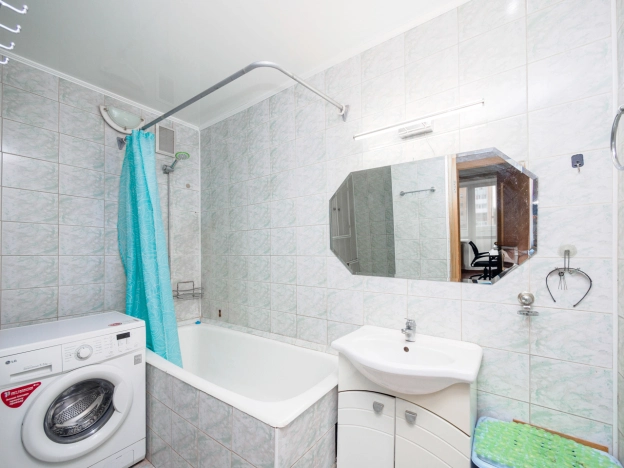 Купить трехкомнатную квартиру в Омске. Вариант № 3994028, 13, площадь -  квм, цена 6900000 рублей