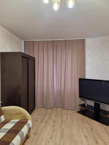 Снять квартиру в Омске. Вариант № 9430146, 5, площадь -  квм, цена 25000 рублей