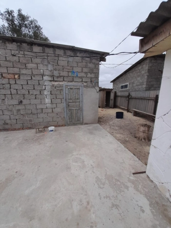 Купить трехкомнатную квартиру на вторичке в Микрорайоне 8-й, Элиста в Элисте. Вариант № 17140, 17, площадь -  квм, цена 3000000 рублей