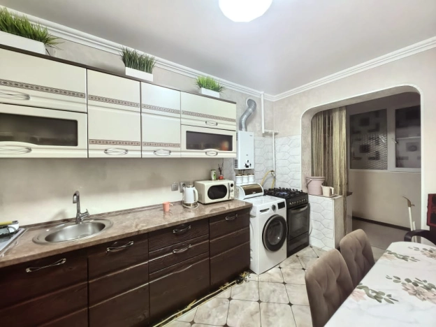 Купить двухкомнатную квартиру в Микрорайоне 4-й, Элиста в Элисте. Вариант № 6908309, 6, площадь -  квм, цена 6100000 рублей