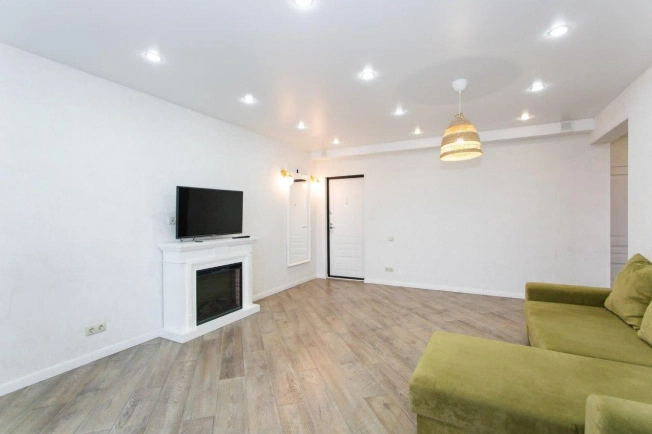 Купить трехкомнатную квартиру в Новосибирске. Вариант № 9639629, 5, площадь -  квм, цена 6500000 рублей