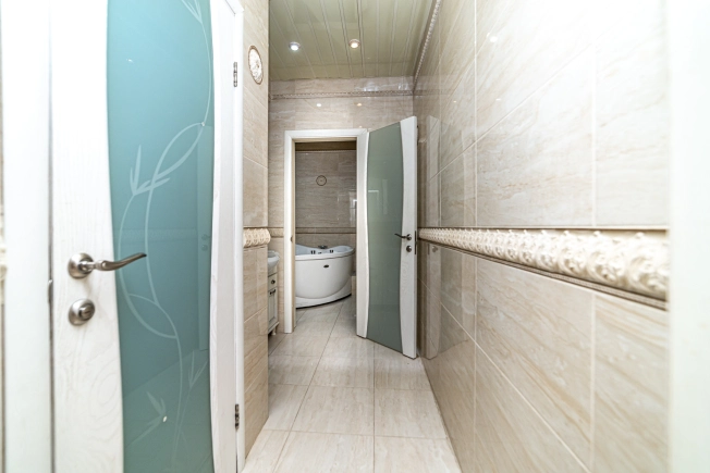 Купить трехкомнатную квартиру в Микрорайоне Фестивальный в Краснодаре. Вариант № 2681765, 14, площадь -  квм, цена 13000000 рублей