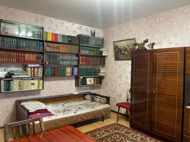 Купить трехкомнатную квартиру в Сыктывкаре. Вариант № 8810864, 6, площадь -  квм, цена 5900000 рублей