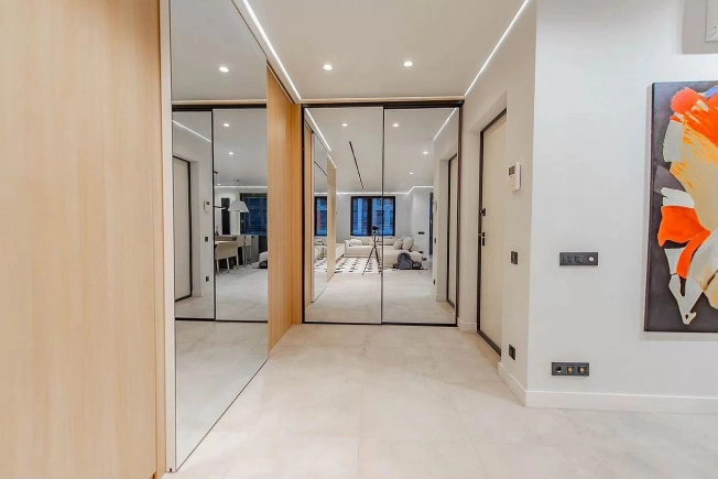 Купить трехкомнатную квартиру в районе Выборгский в Санкт-Петербурге. Вариант № 27558, 7, площадь -  квм, цена 39000000 рублей