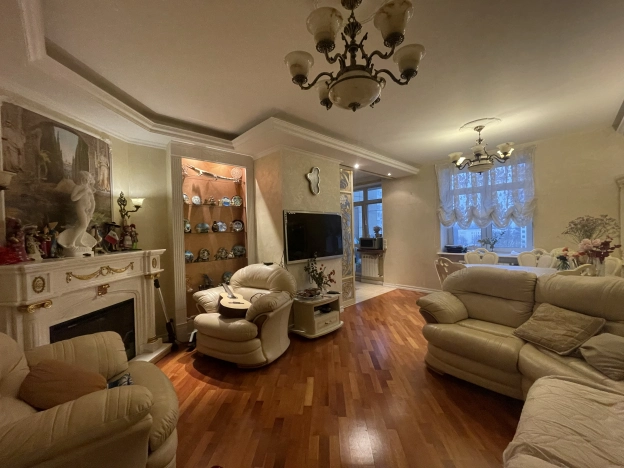 Купить пятикомнатную квартиру в районе Кунцево в Москве. Вариант № 10705704, 13, площадь - квм, цена 58000000 рублей