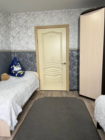 Купить трехкомнатную квартиру в районе Дзержинский в Новосибирске. Вариант № 2194315, 6, площадь -  квм, цена 5500000 рублей