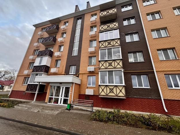 Купить однокомнатную квартиру на улице Дорошенко в Белгородской области. Вариант № 8015122, 19, площадь -  квм, цена 4190000 рублей