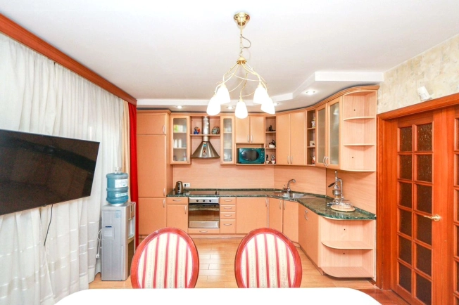 Купить трехкомнатную квартиру в Иркутске. Вариант № 9195640, 8, площадь -  квм, цена 16000000 рублей