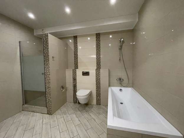 Купить трехкомнатную квартиру в районе Центральный в Калининграде. Вариант № 5957, 21, площадь -  квм, цена 13500000 рублей