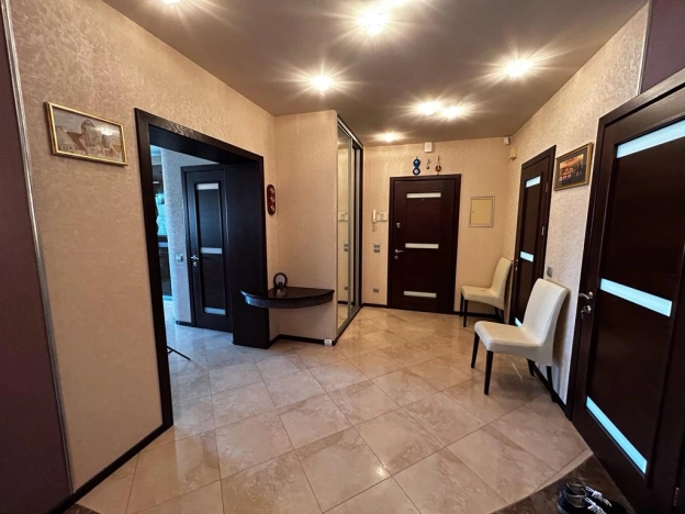 Купить четырехкомнатную квартиру в Калининграде. Вариант № 2436, 38, площадь -  квм, цена 25800000 рублей