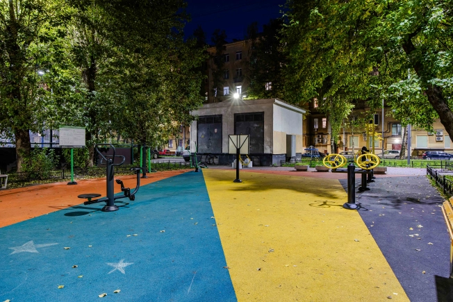 Купить трехкомнатную квартиру у метро Садовая в Санкт-Петербурге. Вариант № 6829168, 25, площадь -  квм, цена 17990000 рублей