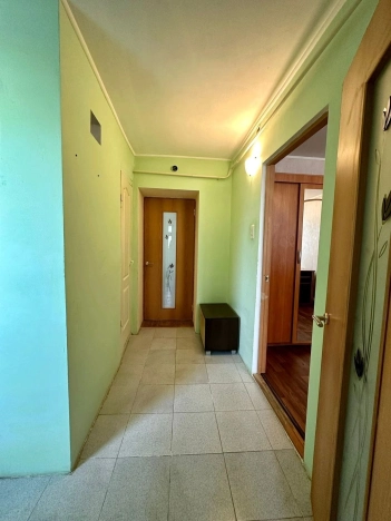 Купить трехкомнатную квартиру на вторичке в Микрорайоне 8-й, Элиста в Элисте. Вариант № 25500, 4, площадь -  квм, цена 4200000 рублей