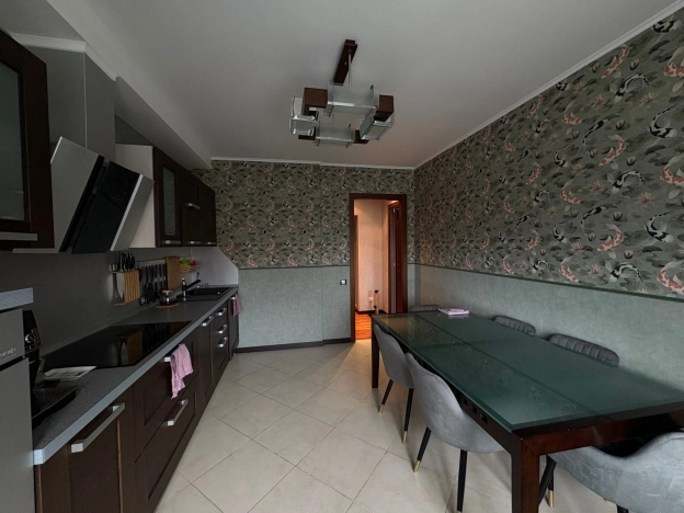 Купить трехкомнатную квартиру в Санкт-Петербурге. Вариант № 8875757, 10, площадь -  квм, цена 20500000 рублей