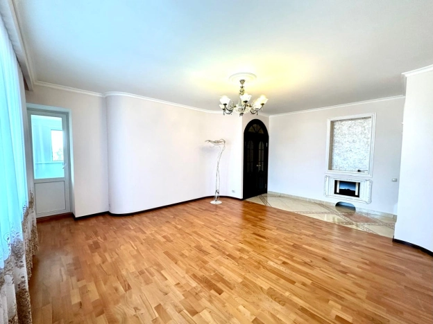 Купить трехкомнатную квартиру в Калуге. Вариант № 235911, 3, площадь -  квм, цена 21000000 рублей