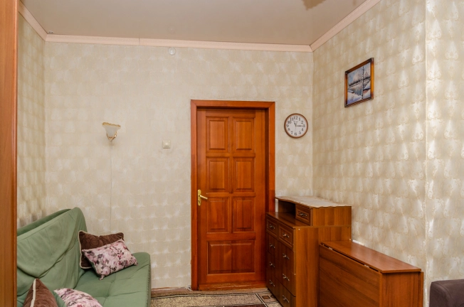 Купить трехкомнатную квартиру в Новосибирске. Вариант № 6883683, 8, площадь -  квм, цена 4700000 рублей