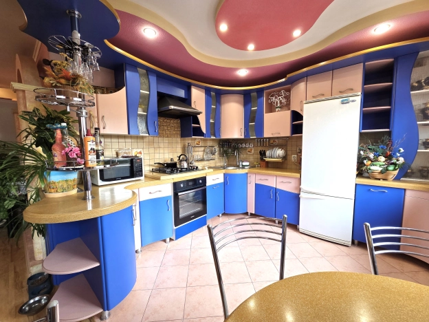 Купить трехкомнатную квартиру на улице Яблоневая в Нижнем Новгороде. Вариант № 5291672, 6, площадь -  квм, цена 10800000 рублей