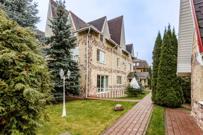 Купить дом в Москве. Вариант № 10706087, 1, площадь - квм, цена 76900000 рублей