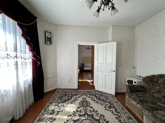 Купить двухкомнатную квартиру на улице Черкасская в Краснодаре. Вариант № 3734038, 1, площадь -  квм, цена 4400000 рублей