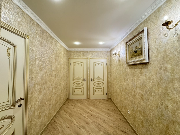 Купить квартиру на вторичке у метро Селигерская в Москве. Вариант № 2394316, 3, площадь -  квм, цена 30000000 рублей