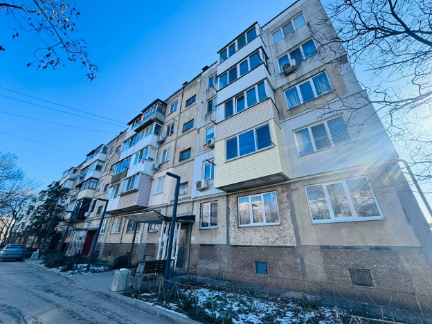 Купить трехкомнатную квартиру в Керчи. Вариант № 25471, 18, площадь - квм, цена 5600000 рублей