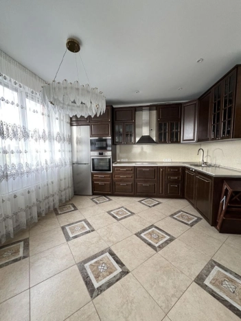 Купить трехкомнатную квартиру в Пушкине. Вариант № 8549199, 6, площадь -  квм, цена 17350000 рублей