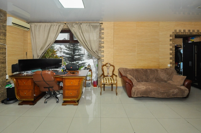 Купить трехкомнатную квартиру в Новосибирске. Вариант № 9637413, 4, площадь -  квм, цена 11500000 рублей