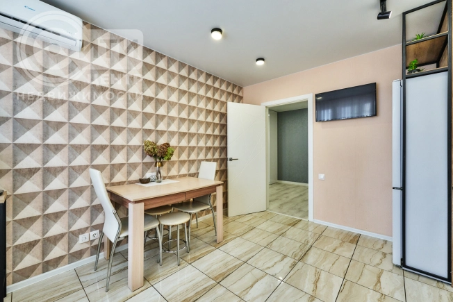 Купить трехкомнатную квартиру в Воронеже. Вариант № 1262803, 4, площадь -  квм, цена 9990000 рублей