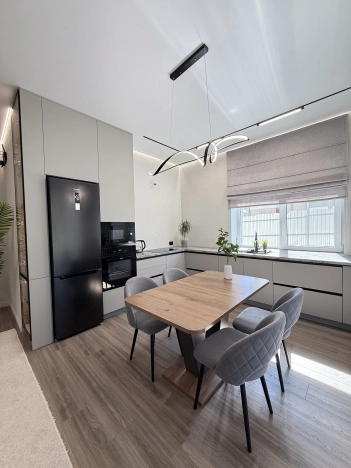 Купить дом в Микрорайоне Прометей, Октябрьский в Октябрьском. Вариант № 44766, 3, площадь -  квм, цена 15500000 рублей