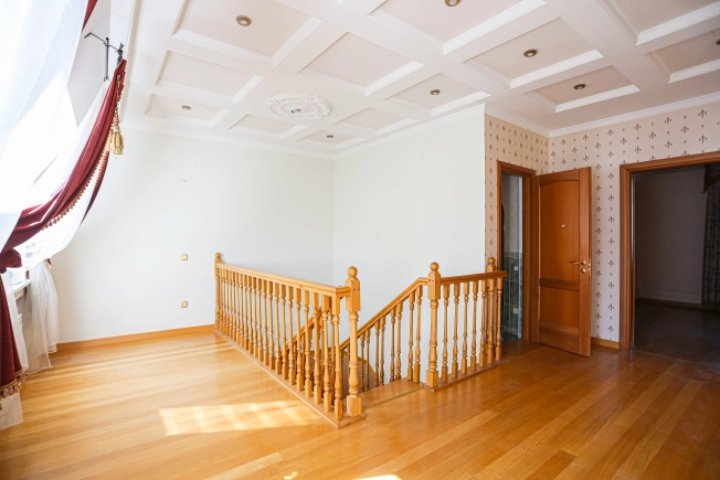 Купить пятикомнатную квартиру в Нижегородской области. Вариант № 9208728, 32, площадь -  квм, цена 30000000 рублей