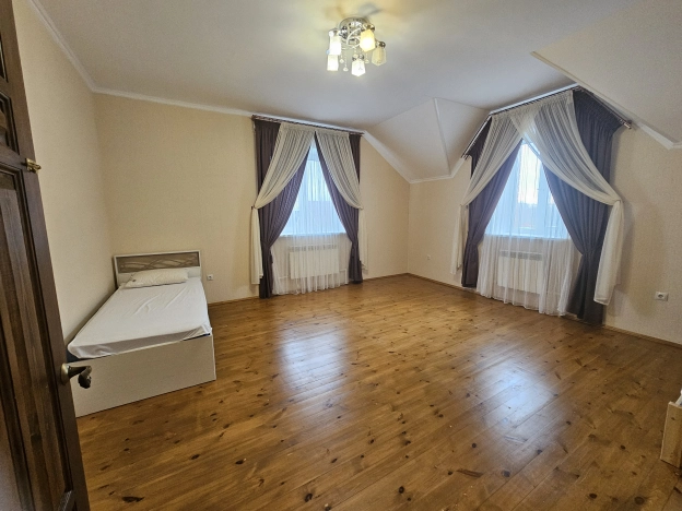 Снять дом в Тюменской области. Вариант № 5572, 11, площадь -  квм, цена 130000 рублей