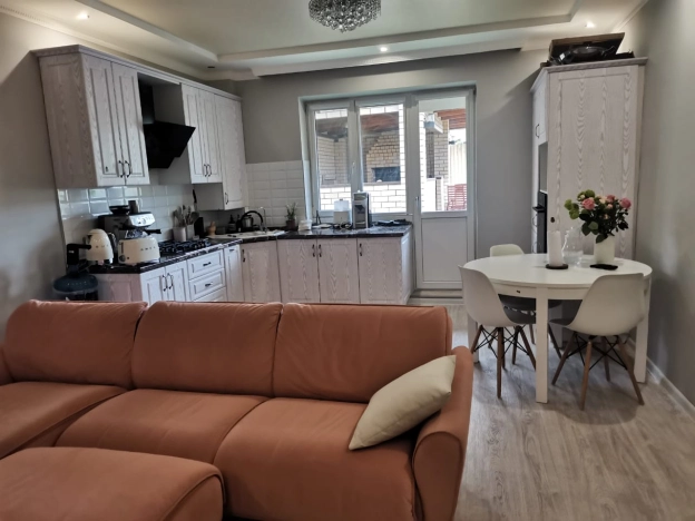 Купить дом в Элисте. Вариант № 40214, 10, площадь -  квм, цена 11000000 рублей