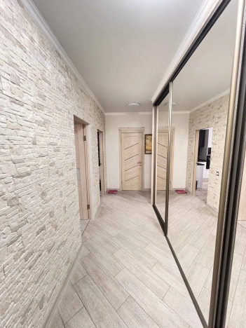 Купить квартиру в Тобольске. Вариант № 9489899, 11, площадь -  квм, цена 6000000 рублей