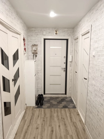 Купить трехкомнатную квартиру на улице Жилмассив в Новосибирской области. Вариант № 9304453, 15, площадь -  квм, цена 5359000 рублей