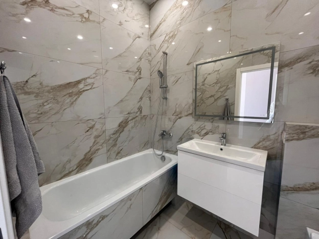 Купить квартиру на вторичке в Москве. Вариант № 22776, 5, площадь -  квм, цена 11200000 рублей