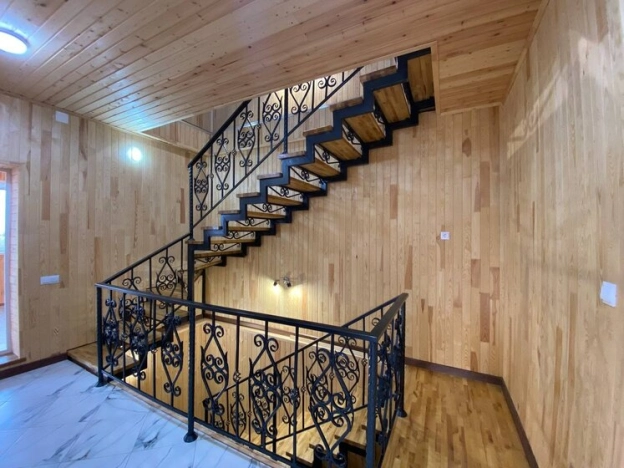 Купить дом на улице Садовая в Алтайском крае. Вариант № 30938, 8, площадь -  квм, цена 39000000 рублей