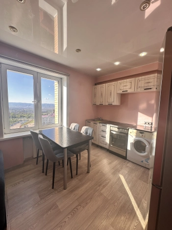 Купить двухкомнатную квартиру на улице Комсомольская в Улан-Удэ. Вариант № 702073, 13, площадь -  квм, цена 7200000 рублей