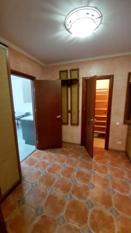 Купить двухкомнатную квартиру на вторичке в Москве. Вариант № 9556603, 18, площадь -  квм, цена 17000000 рублей