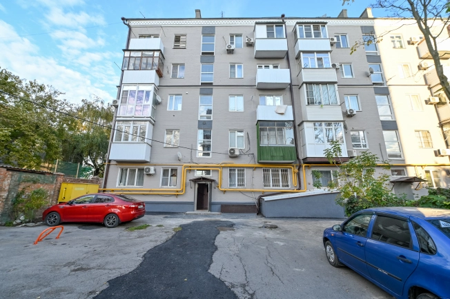 Купить трехкомнатную квартиру в Ростовской области. Вариант № 8013332, 11, площадь -  квм, цена 6200000 рублей