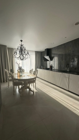 Купить трехкомнатную квартиру на улице Красный проспект в Новосибирске. Вариант № 2073470, 0, площадь -  квм, цена 18500000 рублей