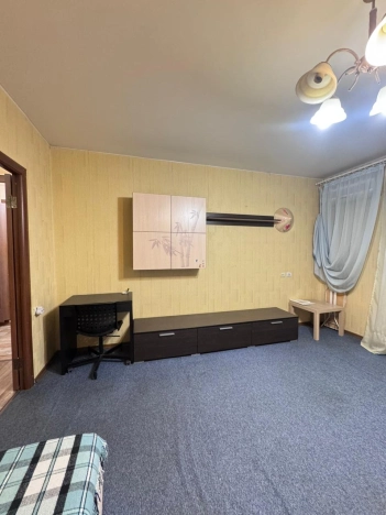 Снять квартиру у метро Площадь Маркса в Новосибирске. Вариант № 9799320, 5, площадь -  квм, цена 40000 рублей