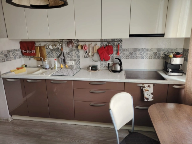 Купить трехкомнатную квартиру в районе Калининский в Новосибирске. Вариант № 9065849, 0, площадь -  квм, цена 7000000 рублей