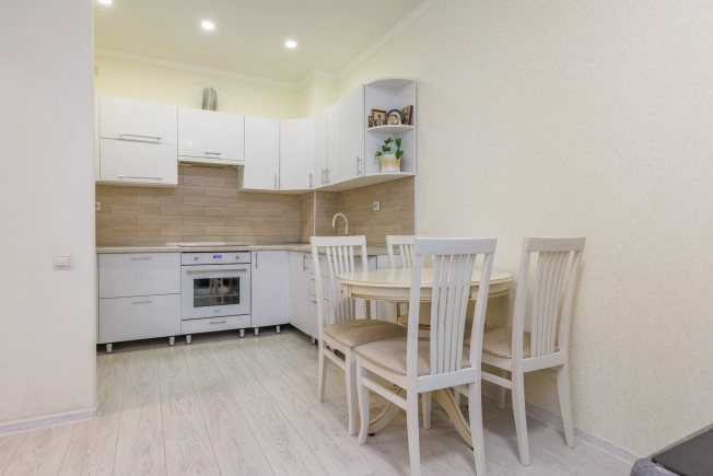 Купить однокомнатную квартиру на улице Центральная в Калужской области. Вариант № 9413635, 13, площадь -  квм, цена 6500000 рублей