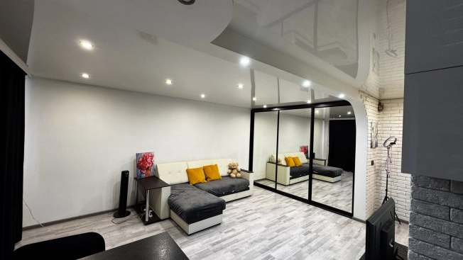 Купить квартиру на улице Комарова в Улан-Удэ. Вариант № 2981442, 1, площадь -  квм, цена 4700000 рублей