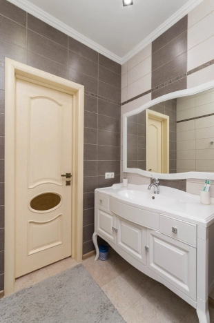 Купить квартиру в Тобольске. Вариант № 9100919, 20, площадь -  квм, цена 15000000 рублей