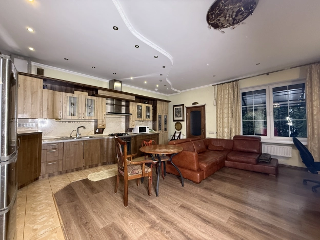 Купить таунхаус в Калининграде. Вариант № 9514751, 5, площадь -  квм, цена 18000000 рублей