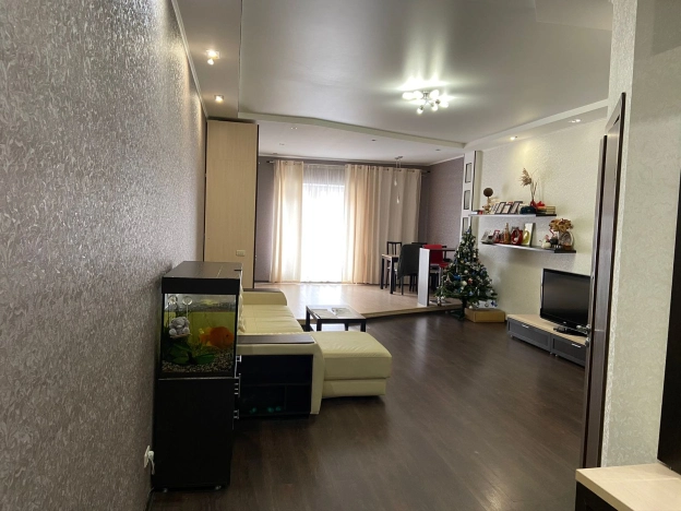 Купить трехкомнатную квартиру в Микрорайоне 5-й в Вологде. Вариант № 8673, 2, площадь -  квм, цена 17380000 рублей