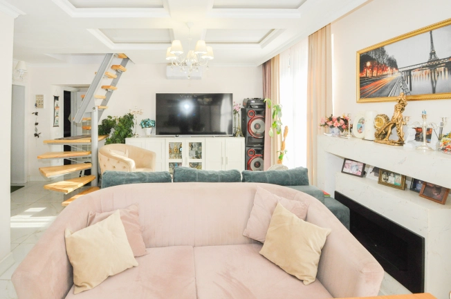 Купить четырехкомнатную квартиру в Новосибирской области. Вариант № 3400203, 5, площадь -  квм, цена 13900000 рублей