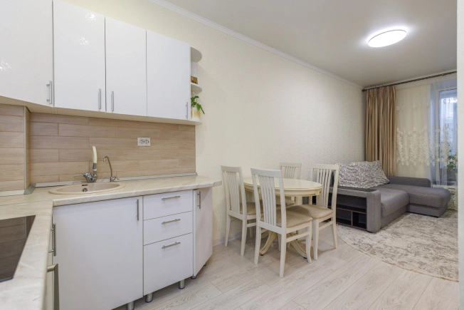 Купить однокомнатную квартиру на улице Центральная в Калужской области. Вариант № 9413635, 9, площадь -  квм, цена 6500000 рублей